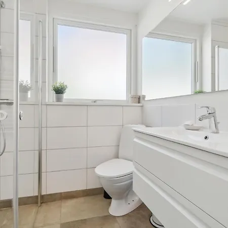 Apartment Awesome In With House Sea View Svaneke